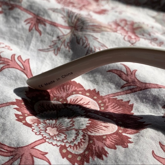 Urban Outfitters - Retro Oval Sunglasses - Picture 5 of 7